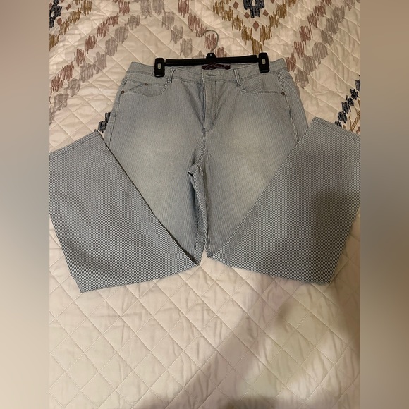 Gloria Vanderbilt Blue Ankle Cropped Striped Jeans Women’s Size 12. NWOT - Picture 6 of 10